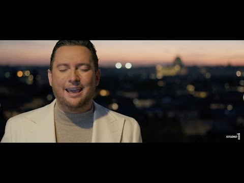 Tino Martin –