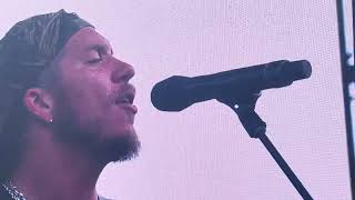 Brandon Lake singing Gratitude 