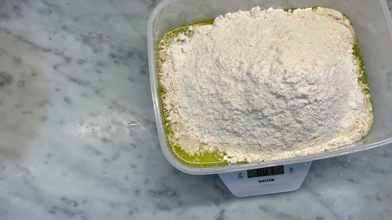 عجينة  روعة لجميع انواع المعجنات بالخميرة الطبيعية