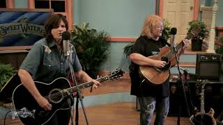 Watch Indigo Girls Shit Kickin video