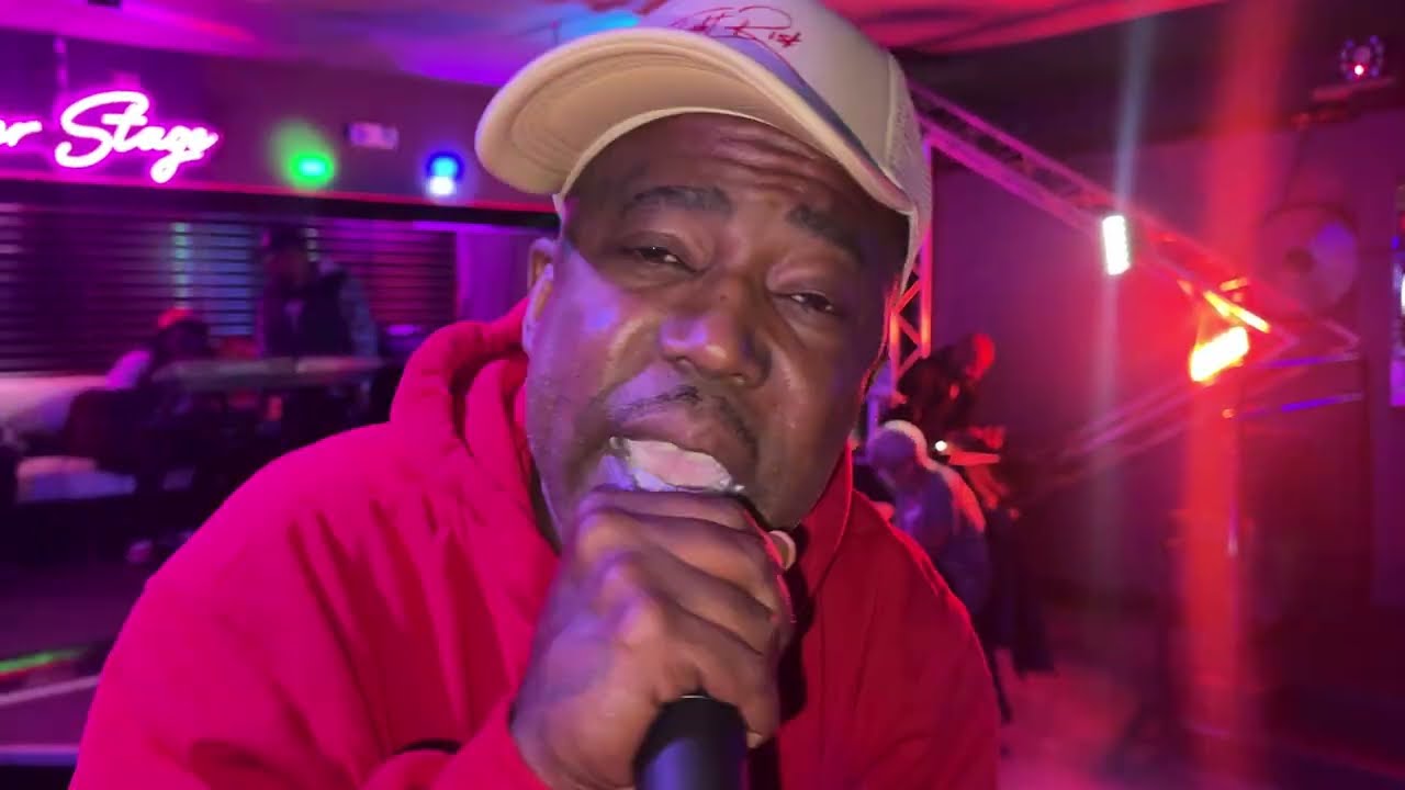 Flight Risk Clevo - Center Stage /Live performance 