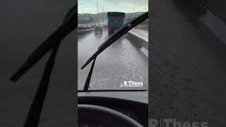 RThess - Οι οδηγοί στον Περιφερειακό κλήθηκαν να επιλέξουν λωρίδα κυκλοφορίας ή... θαλάσσιο διάδρομο