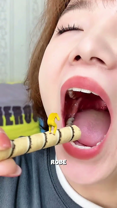 🎭🐵 ¡Una guerra por un wafer de chocolate! 🍫😱#shorts