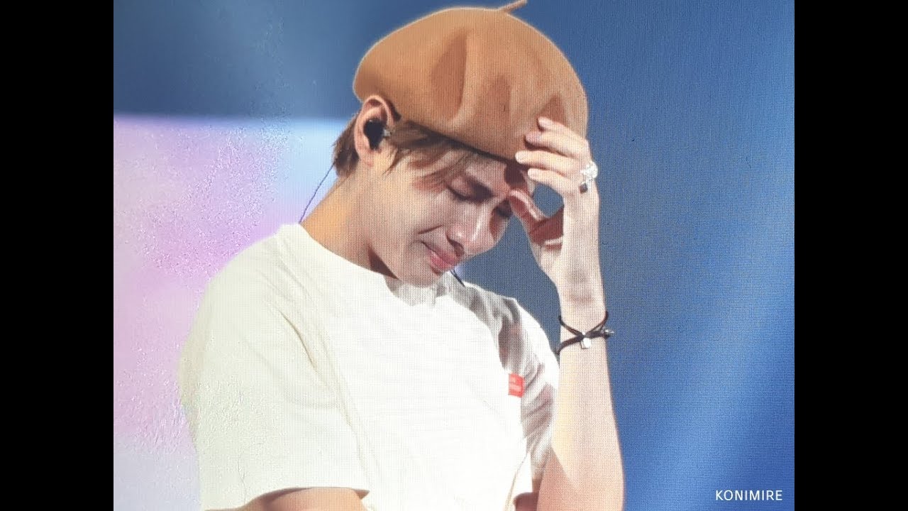 Taehyung in Paris D1 (He cried 😭) - YouTube
