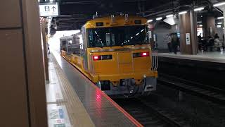 JR大宮駅にて特殊な車両が通過。