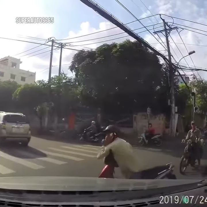 Akibat telpon sambil naik motor