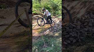 Buscando Conexiones Con Bunny Hop Y Fluidez En Peraltes