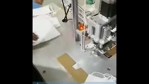 Many times the speed to see the production process of N95 mask, N95 mask welding ear operation.