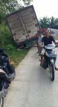 wow montor menarik truk yang mogok #shorts