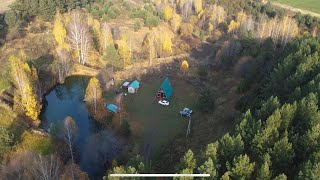 Аэросъемка шикарного дома в лесу со своим озером