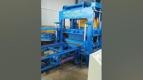 QTY4-15 block  machine working in Ecuador