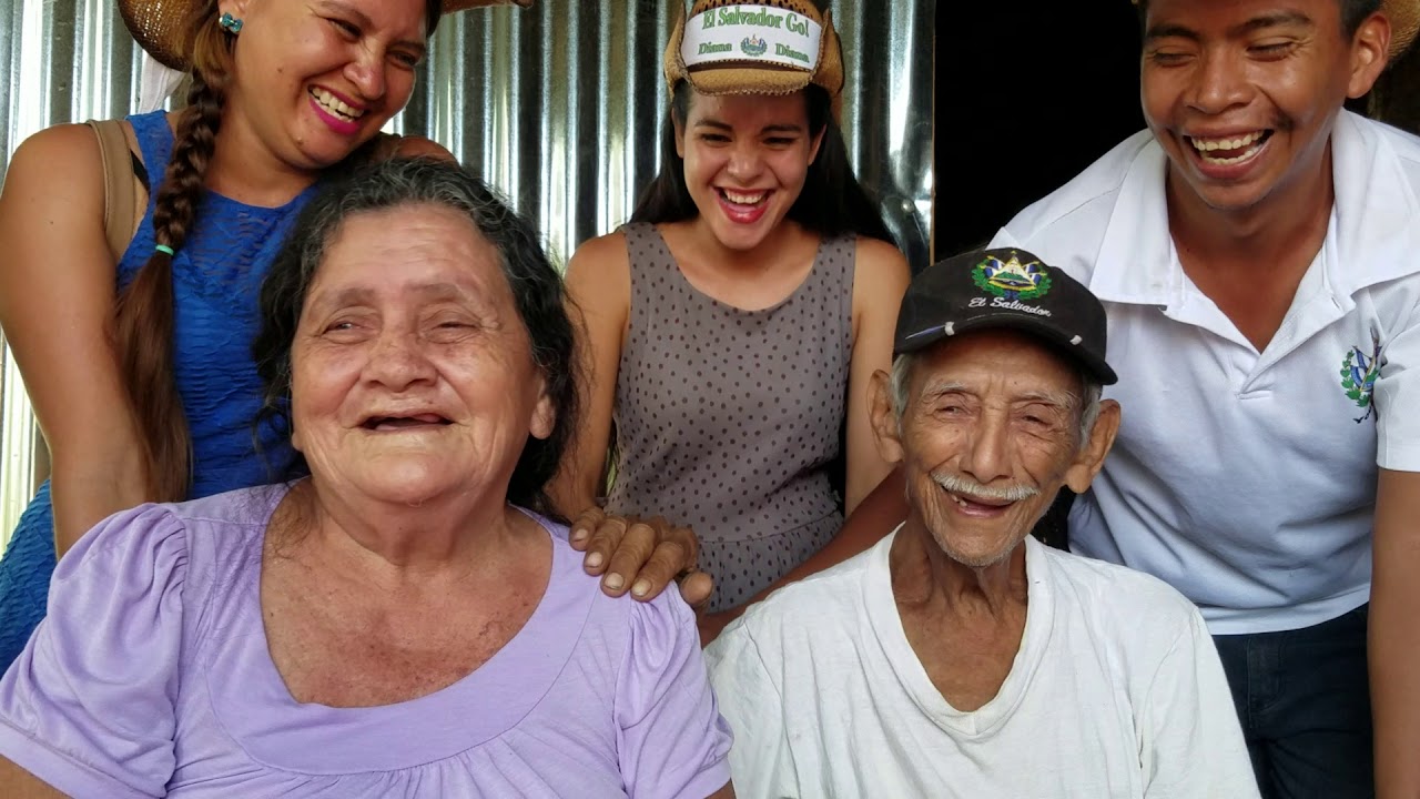 mexicano restaurant Los Encontramos Tristes y Los Dejamos Alegres - Visitamos a Los Ancianitos P-3 de 3 EL SALVADOR GO