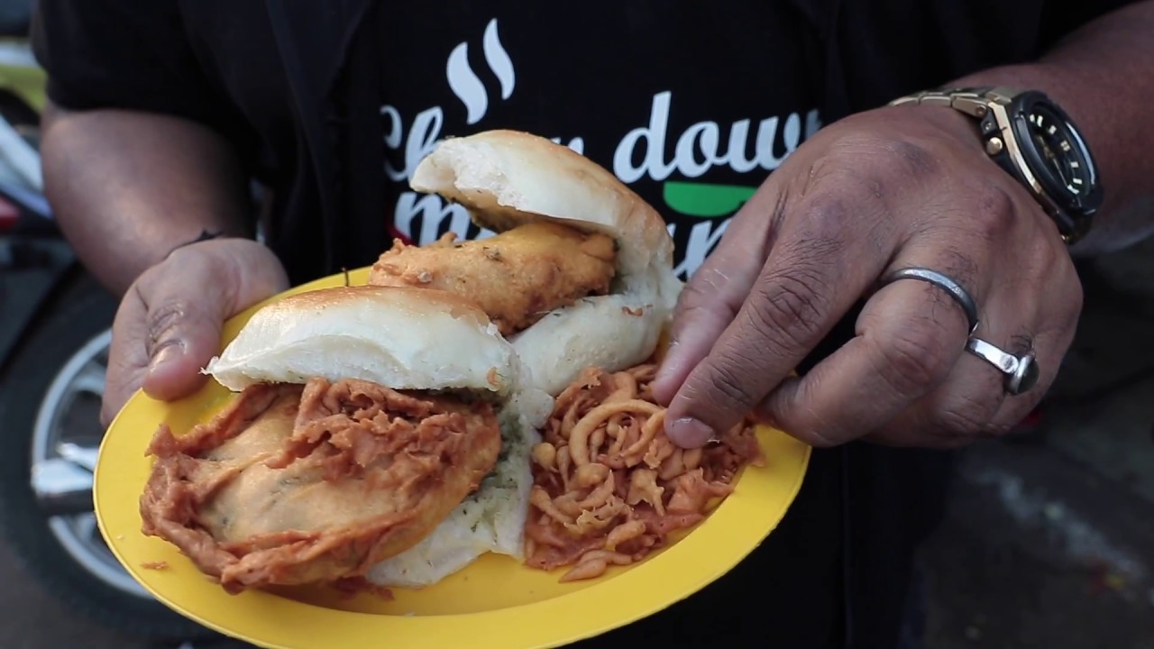 Garden Vada Pav, Camp || Best Vada Pav || Street Food Series | Chow down my lane