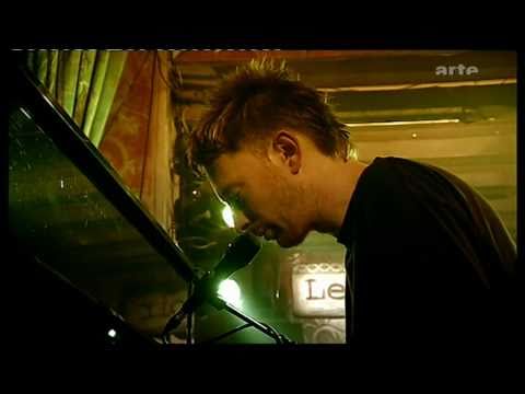 Thom Yorke from Radiohead - Fog (Again) | Live on Music Planet 2nite, 2003
