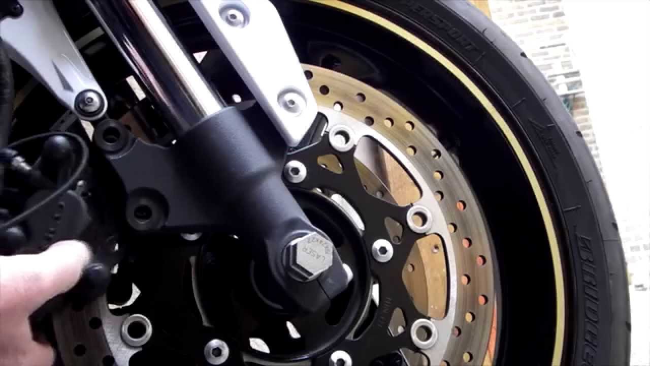 Suzuki GSR 750 Front wheel Removal + specs