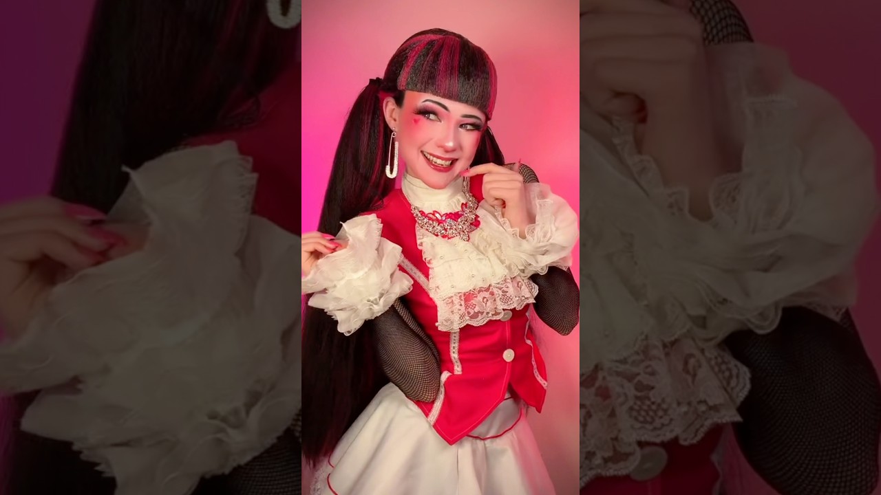 The PERFECT Halloween Costume - Who are you dressing up as?! #draculaura #monsterhigh #cosplay