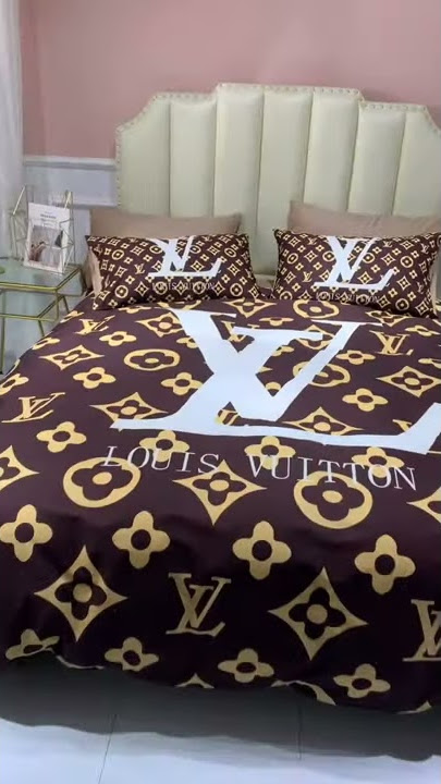 LOUIS VUITTON GIANT LOGO Blanket