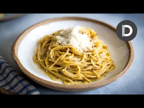 How to make... CACIO E PEPE! 5 Ingredient Pasta Recipe...