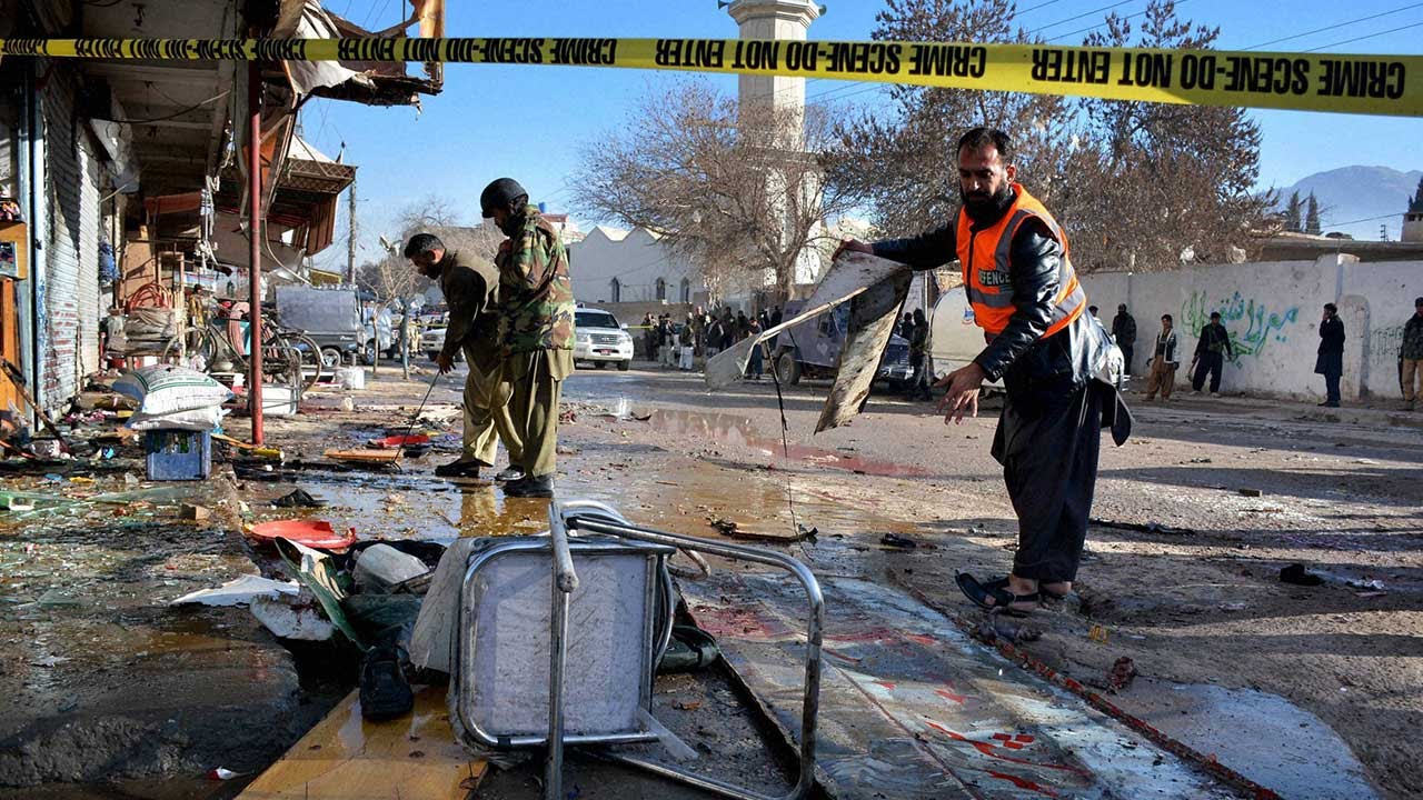 Quetta: 15 security personnel killed in IED blast