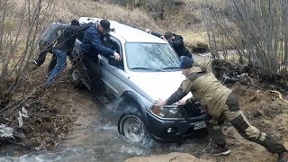 видео: Когда нет тормозов! Жесть! Бешеный Серёга на Pajero Sport против LR Discovery 1 и Toyota Surf картинка: Когда нет тормозов! Жесть! Бешеный Серёга на Pajero Sport против LR Discovery 1 и Toyota Surf