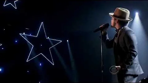 Bruno Mars Young Girls (The Victorias Secret Fashi...