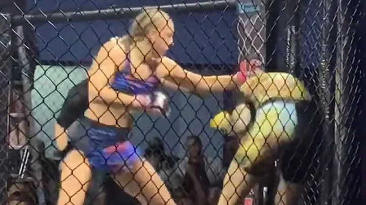 Dakota Ditcheva vs. Kerry Isom (pro debut) - HIGHL...