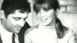 Sacha Distel et Johanna Shimkus - Ces mots stupidesi chords