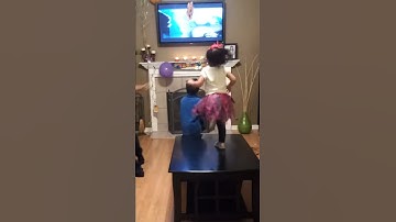 Lia dancing Party Rock