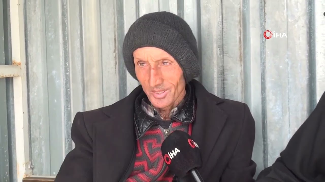 Divane aşık, 24 yıldır aynı durakta sevdiği kadını bekliyor