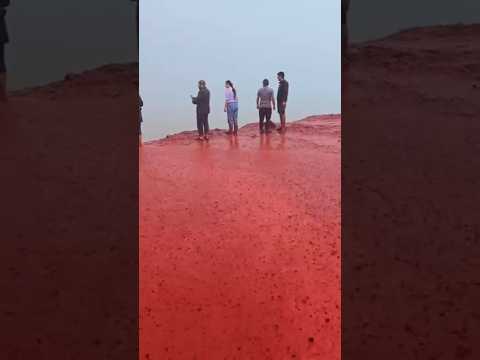 شلال بلون الدم في إيران هل هو حقيقي