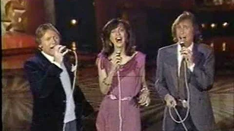Righteous Brothers & Marilyn McCoo sing Soul & Ins...