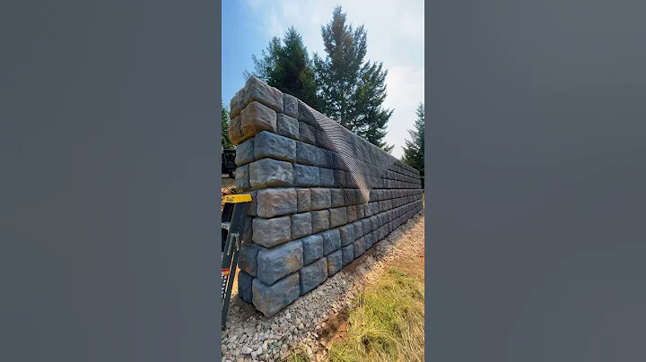 Now it’s time to backfill. 🙌🏽 #retainingwalls #backfilling #offgrid #offgridliving #offgridlife
