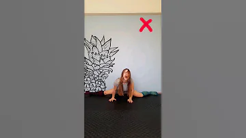 Middle Split Easy Tutorial🔥 #stretching #gymnast #flexibility #funny #homeworkout #tips #yoga