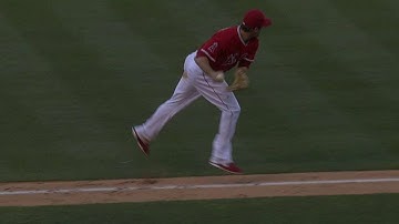 CLE@LAA: Freese throws out Gomes on heads-up play