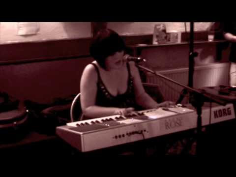Becky Rose: Go Let It Out (Oasis) (Red Lion, Droit...