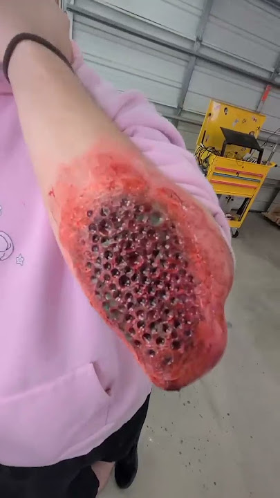 FAKE BLOOD! SPOOKY SFX HALLOWEEN MAKEUP!! #shorts