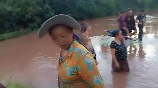 Hnub No Mus Ua Teb Lo Dej Loj Heev