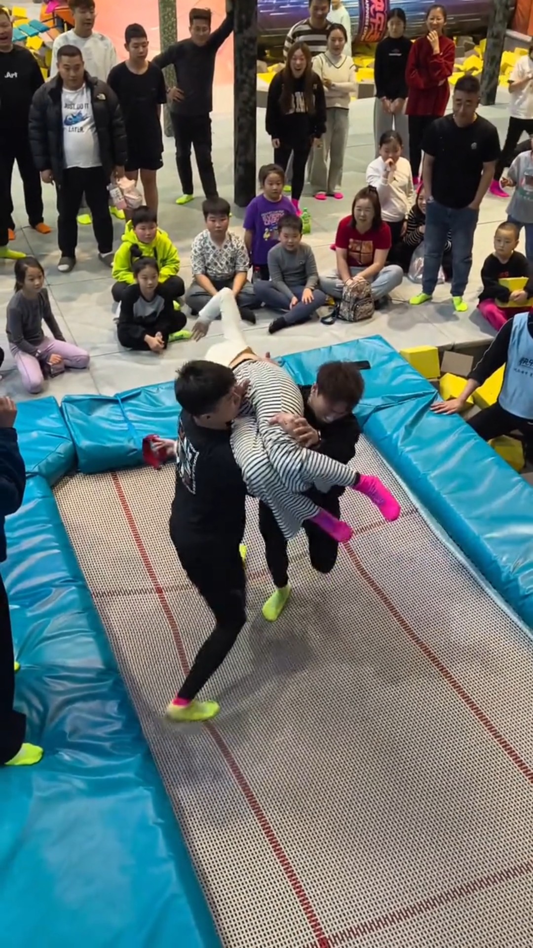 This Teen Jump Around A??Fun Park Trampoline For The First Time #viralvideo #shorts