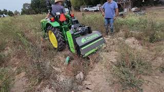 DEMOSTRACION TRACTOR JOHN DEERE 3036EN CON TRITURADORA OSMAC