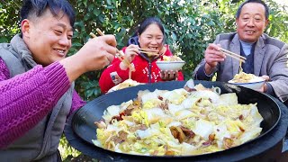 胖妹加工红薯粉条，今天来尝头道鲜，做锅猪肉炖粉条，老爸吃过瘾了【陈说美食】