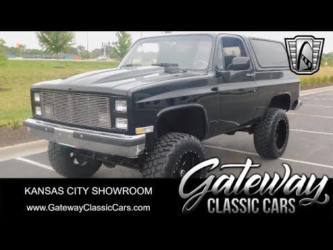 【9C1】グリーンライト '87 GMC ジミー リフテッド 紺／白 グリーンライト '87 GMC ジミー リフテッド 紺／白 - メルカリ