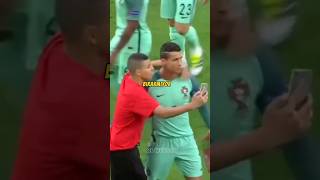 Genç Çocuk Ronaldo Yu Birakmiyor 