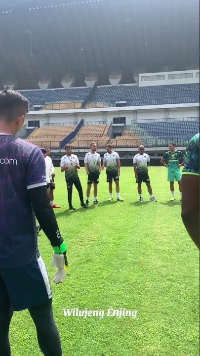 Arahan Luis Milla Sebelum Latiahan | Wilujeng Enjing #persib #briliga1 #bobotoh