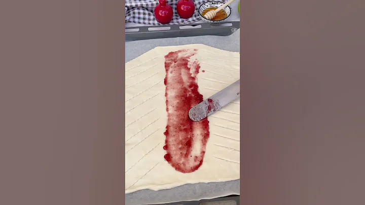 15 min Apple Strudel! Easy and tasty recipe that everyone can make. #applestrudel #easyrecipe