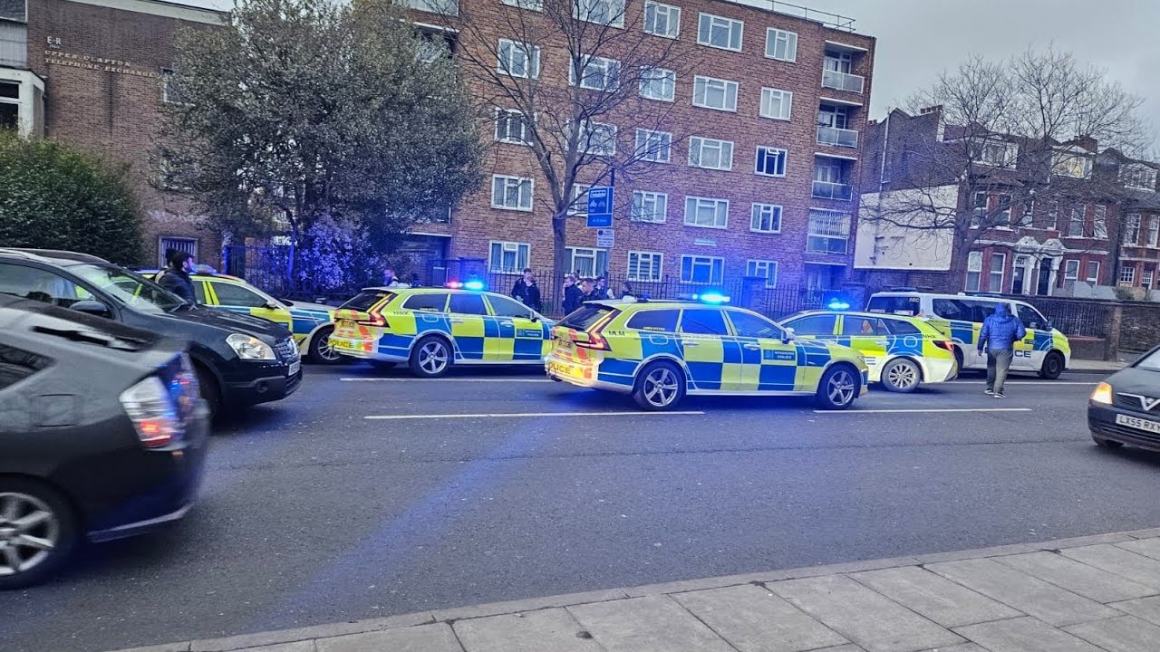 🚨🚔👮🏼‍♂️ POLICE TACKLE DOWN SUSPECTS ON UPPER CLAPTON!! 🚨🚔👮🏼‍♂️