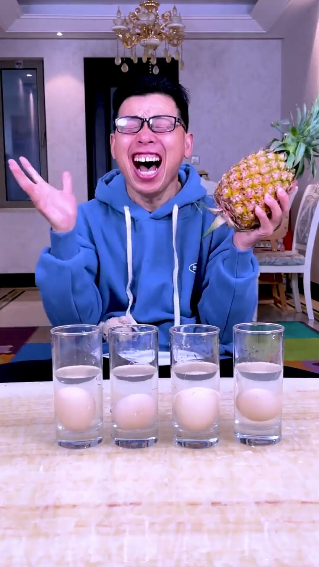 Egg Dropping Into Cup Challenge, See Who Is The Fastest~#Christmas #Funnyfamily #Partygames #Funny