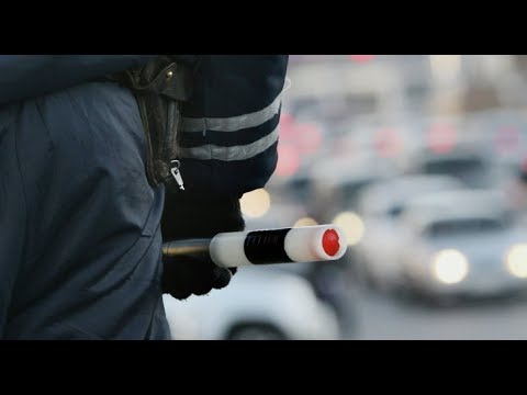 Выйдите из машины сэр