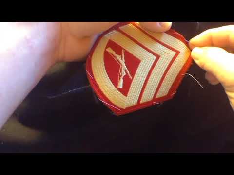 Come cucire galloni su un uniforme. (Marine Corps abito blu patch)