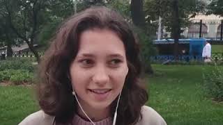 Ольга Мисик – девушка, которая читала Конституцию на протестах 27 июля
