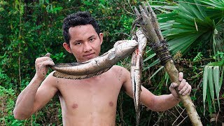 Primitive Technology: Fishing by spear in village - Cooking fish eating delicious